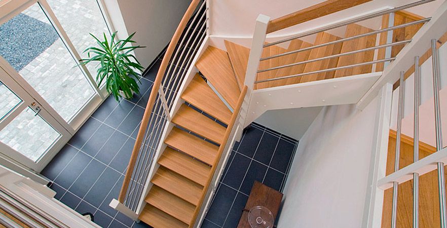 40 års erfaring med fremstilling af trapper i træ !